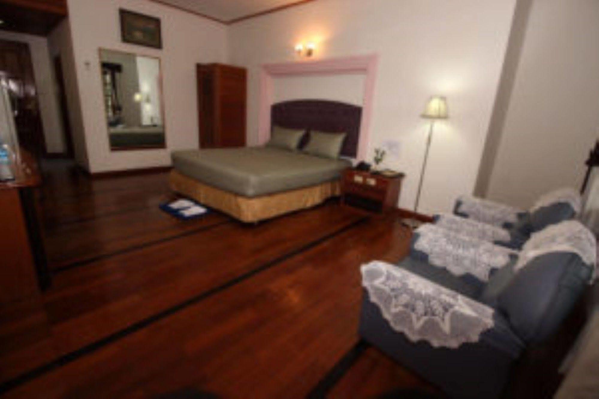 Myanmar Life Hotel Янгон Экстерьер фото